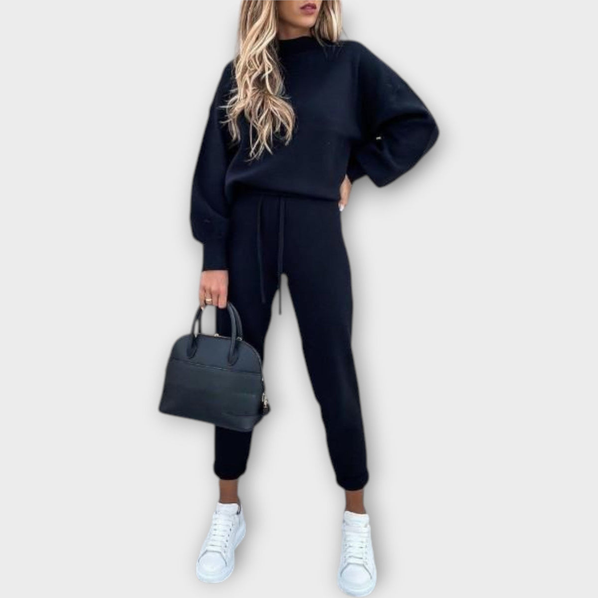 Komplekts ar ērtu piegriezumu un mūžīgu eleganci