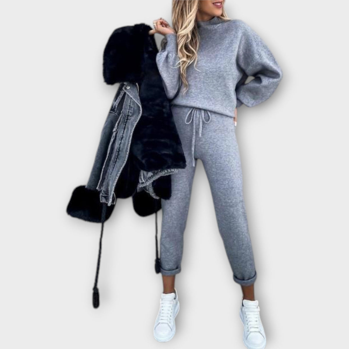 Komplekts ar ērtu piegriezumu un mūžīgu eleganci