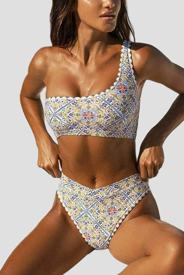 Slađana - Bikini ar vienu plecu un rakstu