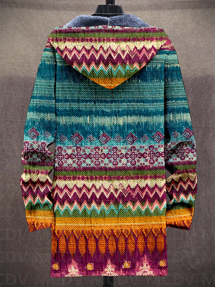 Jovanka — mākslinieciska stila jaka ar bagātīgu tekstūru, kas izstaro mieru un greznību.