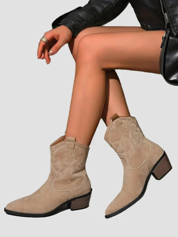 Stylish izšūti vesterna stila zābaki