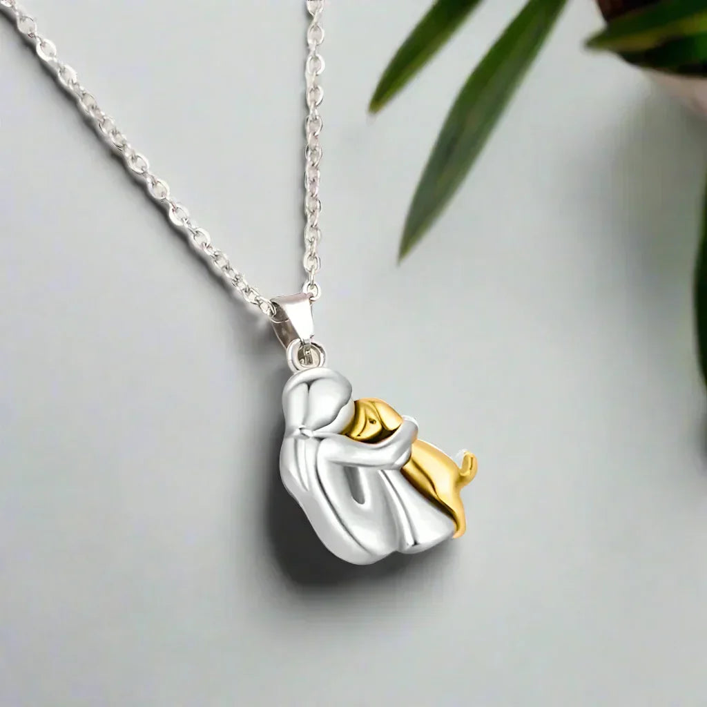 Kaklarota ar medaljonu "Zagrljaj"
