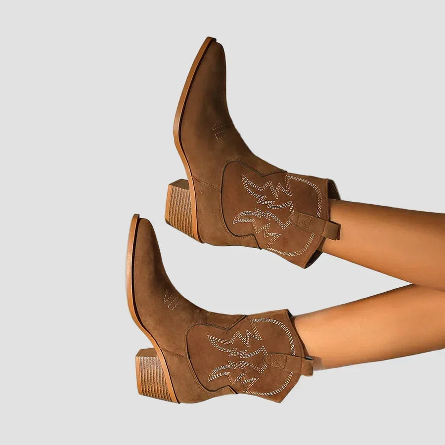 Stylish izšūti vesterna stila zābaki